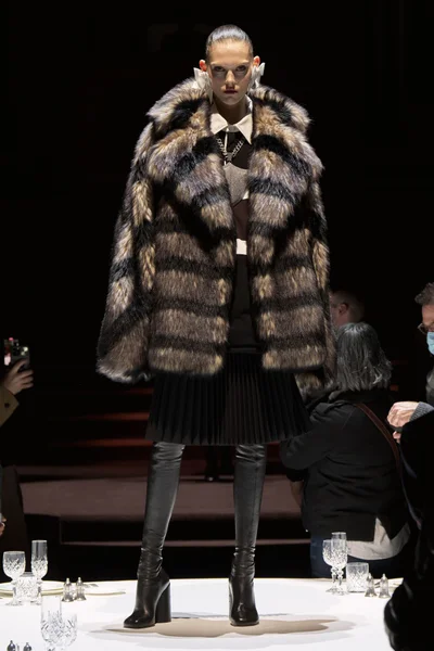 Look 25